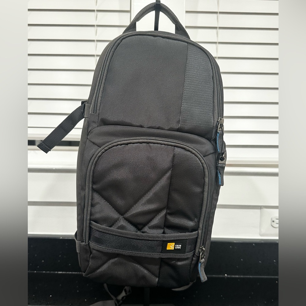 Case Logic DSLR Camera Sling Backpack - Gray - Excellent Condition